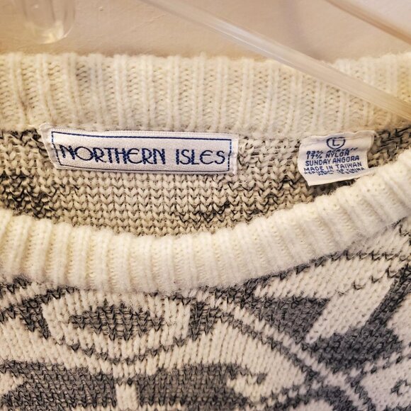 Women's Northern Isles Sweater, Size L, Cream/Gray colors, Snowflakes,Great Con! - Picture 2 of 3